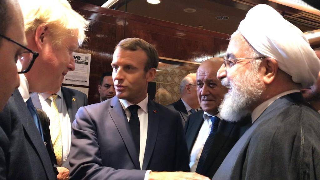 آقای روحانی چرا میخند؟!/ تحلیلگران سیاسی پاسخ دادند