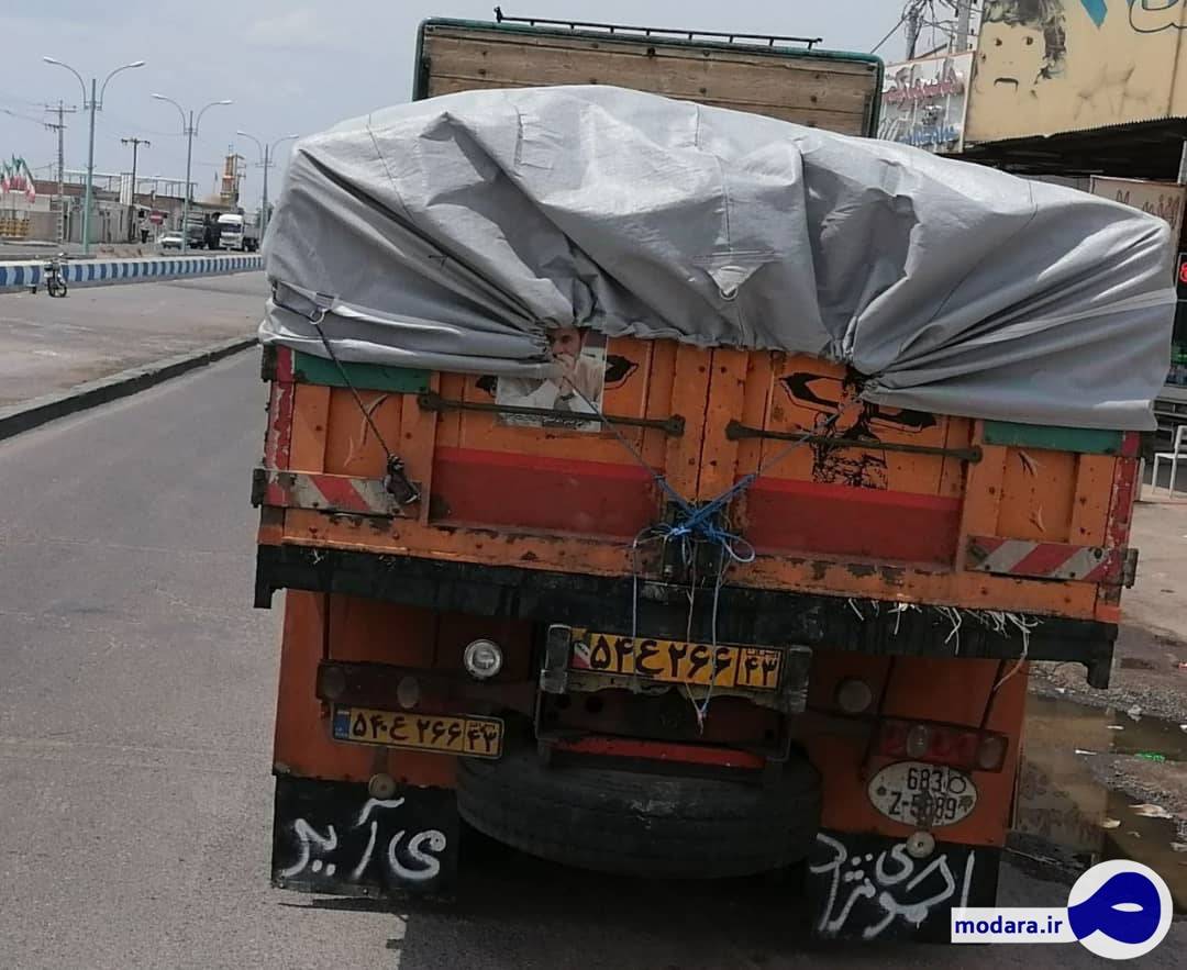 احمدی نژاد با کامیون می آید؟+ عکس