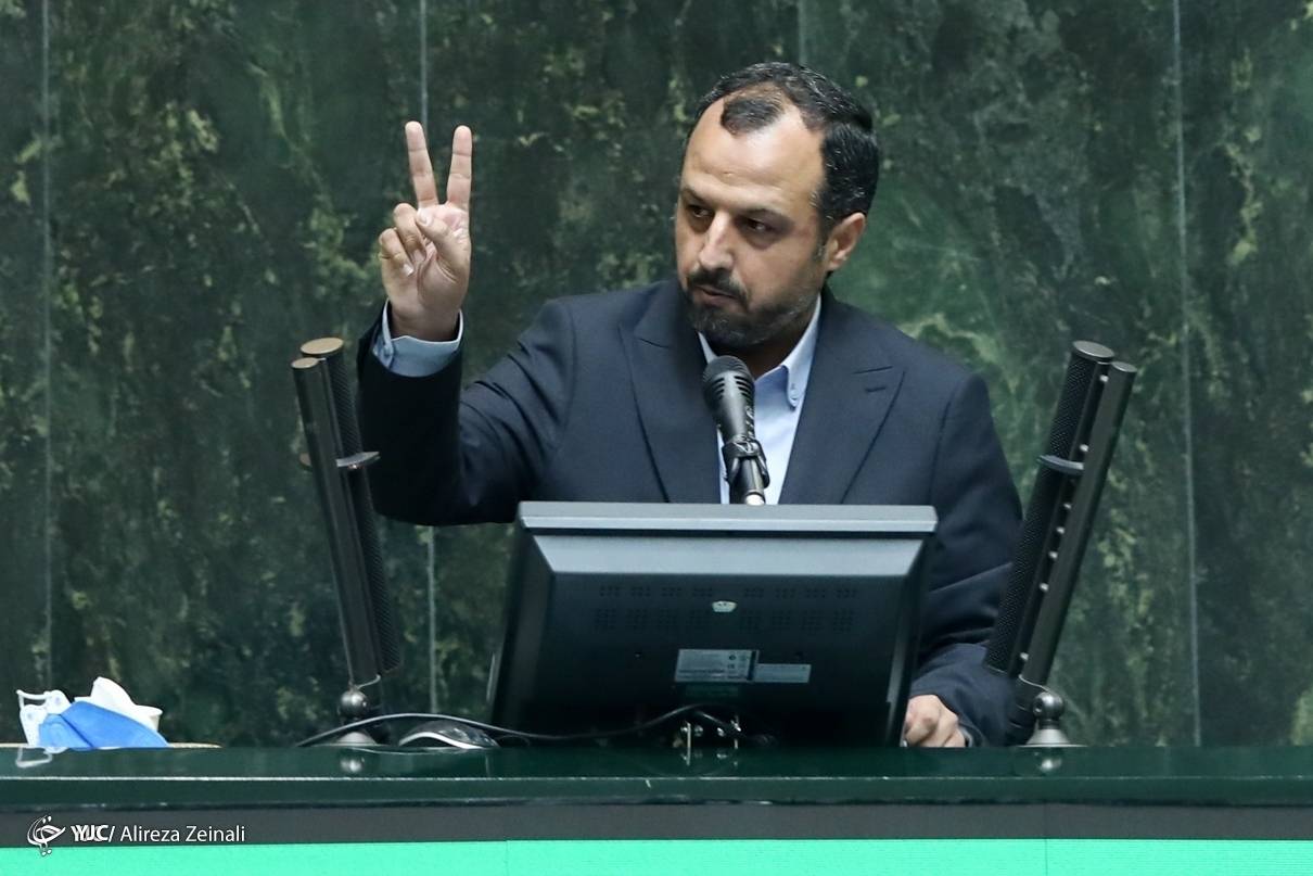 ادعای وزیر اقتصاد بعد از عبور دلار از ۴۰ هزار تومان: به زودی شاهد ثبات در بازار ارز خواهیم بود!