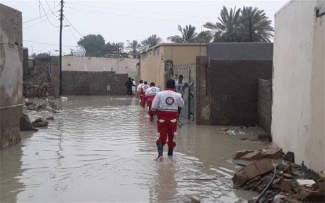 نجات دانش آموزان از سیلاب