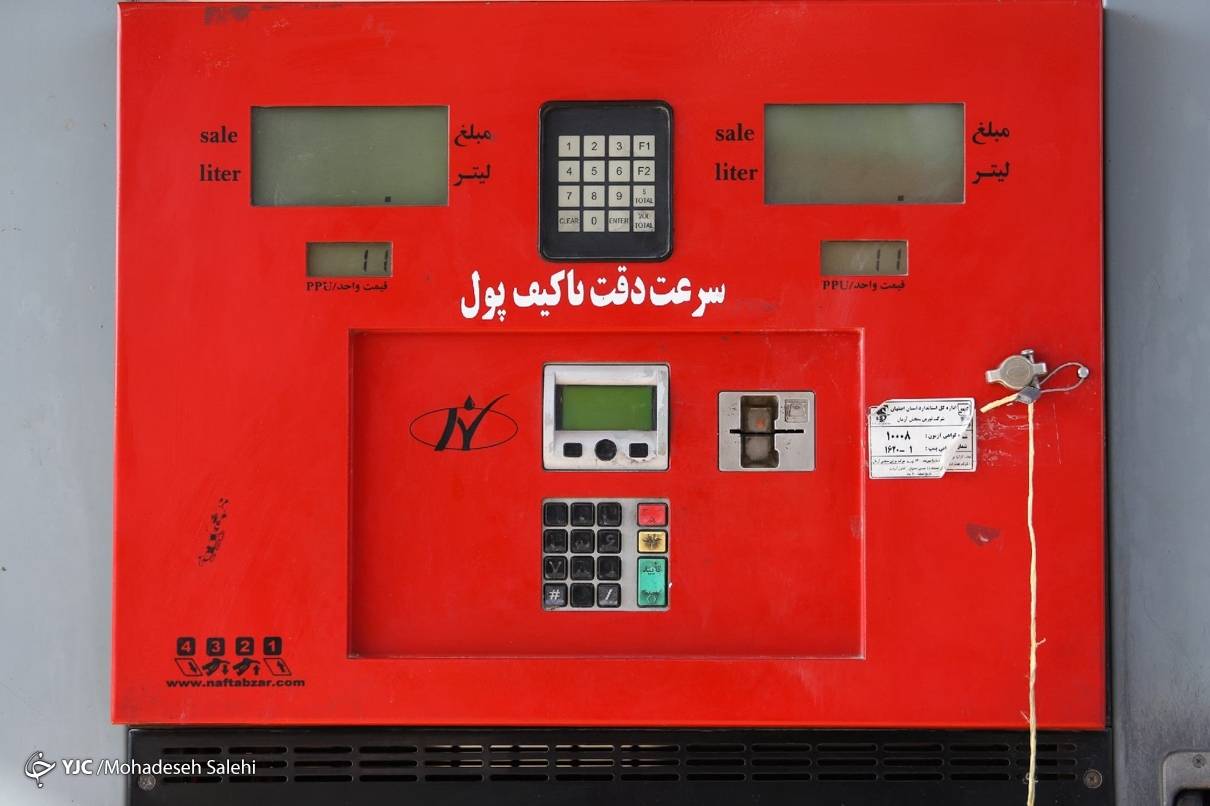 نماینده مجلس: خبرنگاران شایعه گران شدن بنزین را پخش می‌کنند