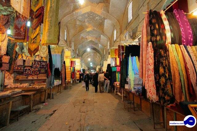‌بازار وکیل‌ شیراز در حال فروریختن