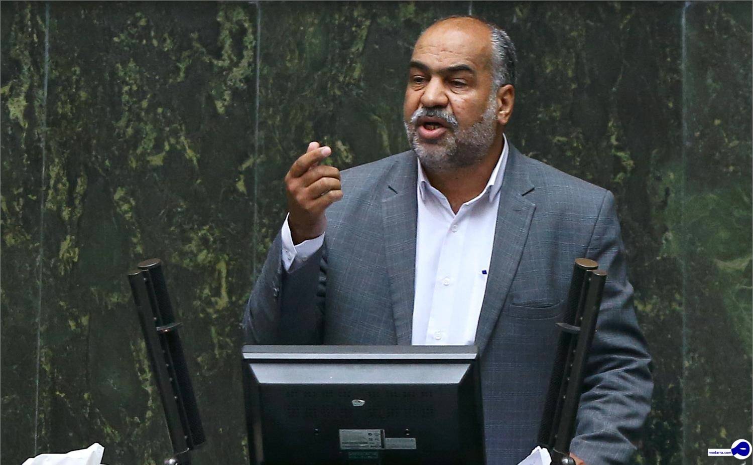 نماینده مجلس: از ترس رد صلاحیت از برخی نهادها انتقاد نمی‌‌کنیم/ حتی خود من که الان این مطلب را می‌گویم ترس از رد صلاحیت دارم