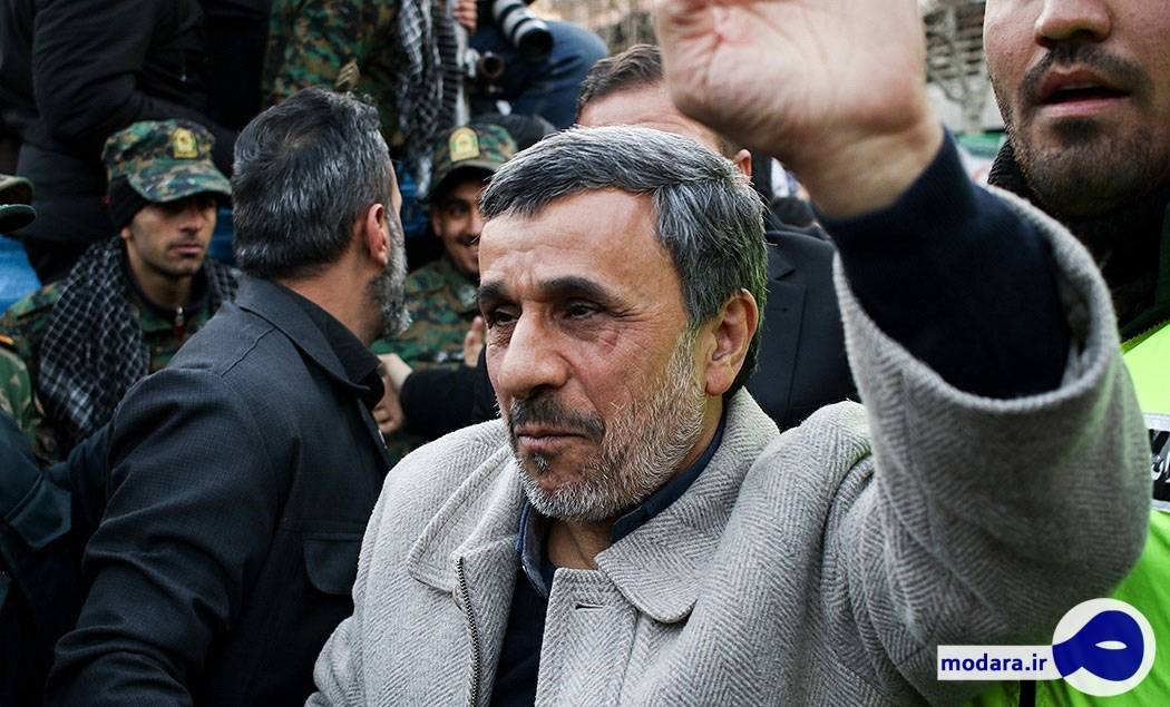 ساسی مانکن نظرسنجی‌ کرد/ احمدی‌نژاد محبوب‌تر از روحانی شد