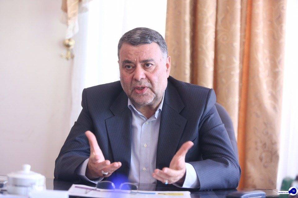 صدر: وقتی ‌FATF بلاتکلیف است چرا مجمع تشخیص به تعطیلات رفته است/ شعب خارجی بانک‌های ایران به صورت جدی تحت فشار هستند