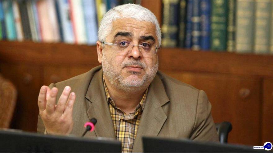 جعفرزاده ایمن آبادی: وضعیت گیلان بسیار وخیم‌ است/ در روستاهای گیلان بسیاری با علائم کرونا به صورت غیر بهداشتی دفن می‌شوند/ مسئولان دروغ نمی‌گویند اما واقعیت را هم نمی گویند!/ چرا نماینده وزیر در رشت از ایجاد بیمارستان صحرایی در این شهر ممانعت می‌کند؟