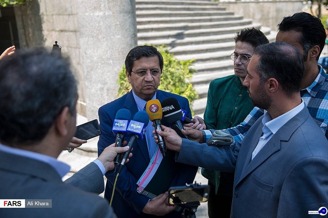 رئیس کل بانک مرکزی: از هیچ تلاشی برای حفظ بازار ارز دریغ نمی کنیم