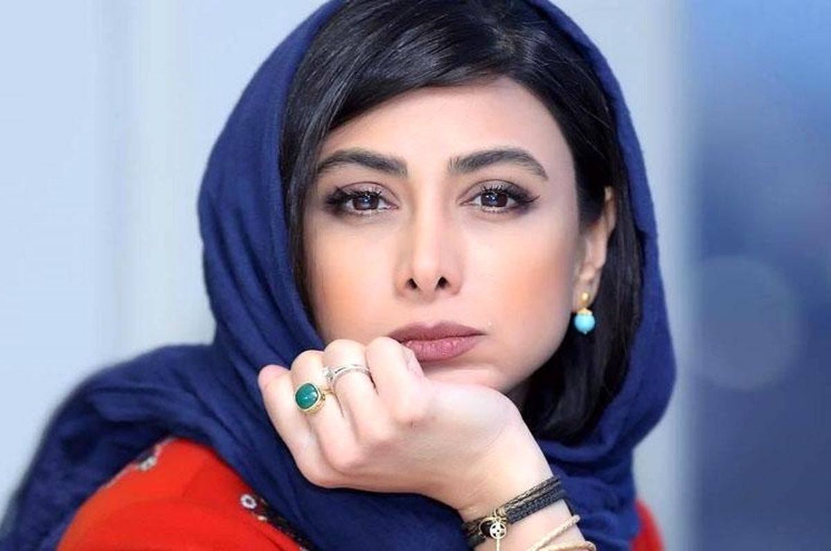 آزاده صمدی هم به حرف های بهاره رهنما انتقاد کرد