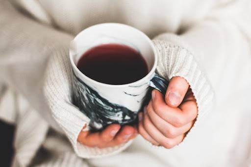 پخش چای ریختن مرد برای زن در تلویزیون ممنوع است