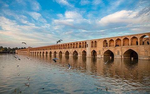 نماینده مجلس:  یک قطره آب زاینده رود را به بروجن نمی ‎دهیم.