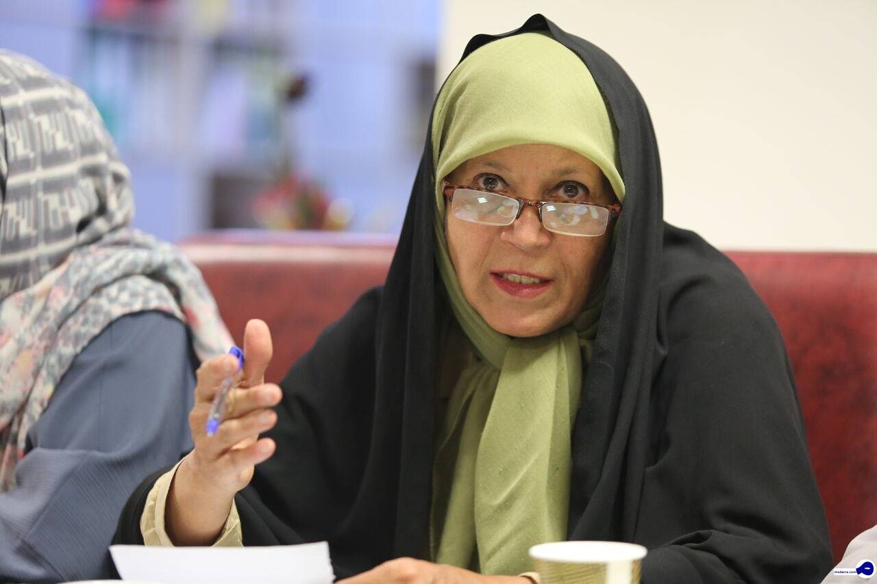 فائزه هاشمی: بخشی از سیاست‌مداران خیانت می‌کنند، می‌گویند پرستو بود!