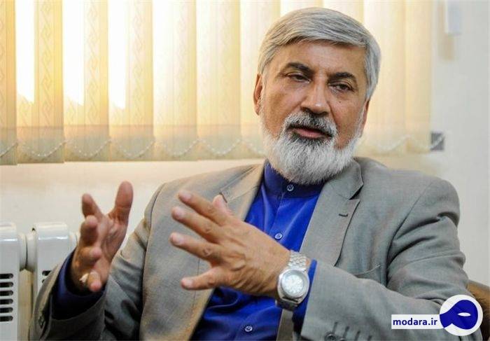 فعال سیاسی اصولگرا: ظریف توانایی شناسایی «جاسوس» را هم ندارد