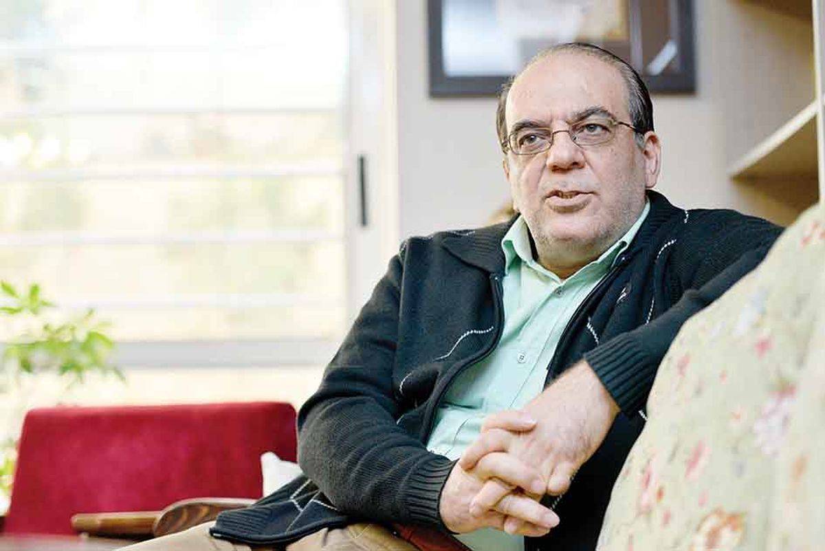 عبدی: اجبار به «عفونویسی» مشکلی را حل نمی‌کند/ باید به سمت «پایداری سیاسی» حرکت کنیم