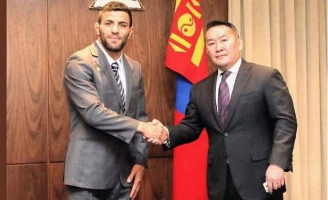 سعید مولایی با رییس‌جمهور مغولستان دیدار کرد و تبعه این کشور شد+عکس