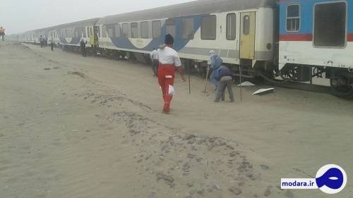 طوفان شن قطار زاهدان-کرمان را از ریل خارج کرد