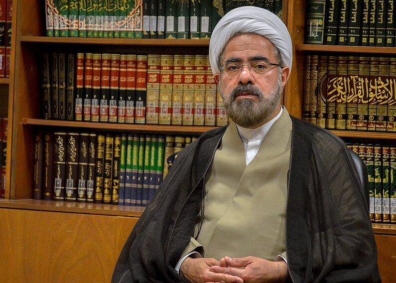 جوادی آملی: دختری ۲۰ ساله که از شهرستان می‌آید تا چند روز مهمان باشد هرگز به فکر اختلال اجتماعی نیست