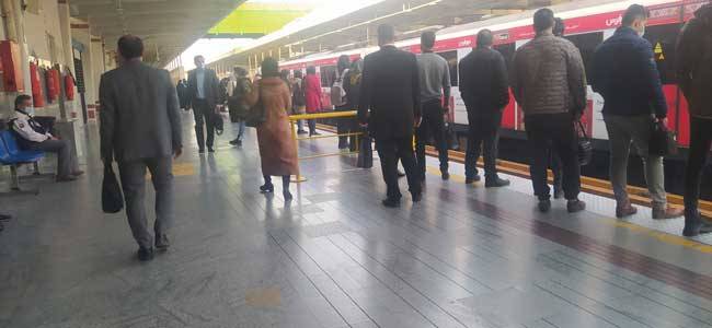 روزنامه اصولگرا: حال مترو خوش نیست، وضعیت اتوبوسرانی هَم خراب‌تر از حد معمول است