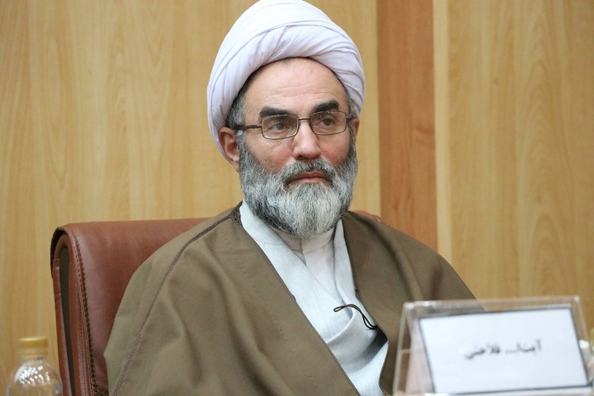 امام جمعه رشت: کشف حجاب دیگر قابل پذیرش نیست؛ امت حزب‌الله و زنان محجبه منتظر یک اشاره هستند