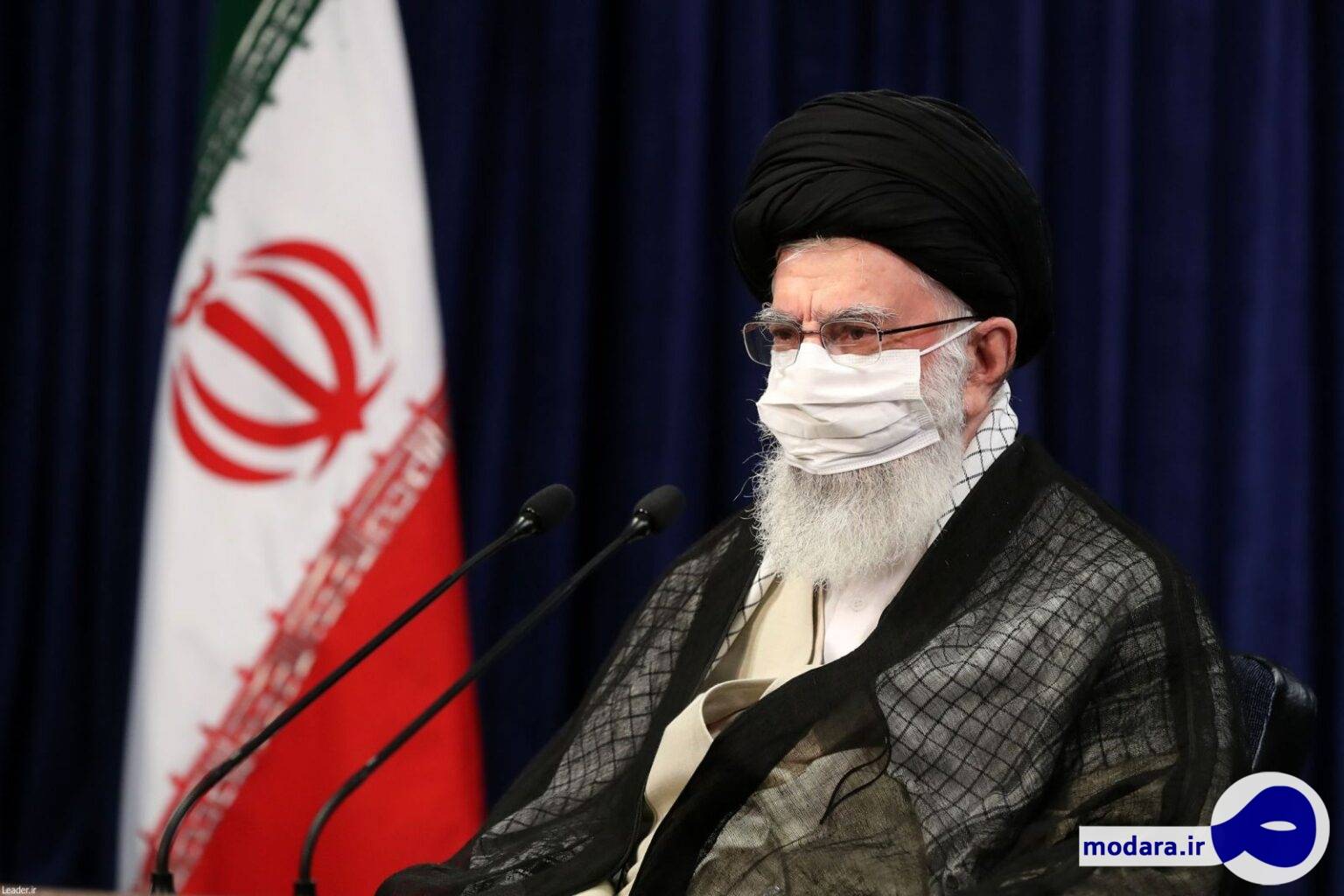 آیت الله خامنه ای: پرچم جمهوری اسلامی همان پرچم ائمه و انبیاء است