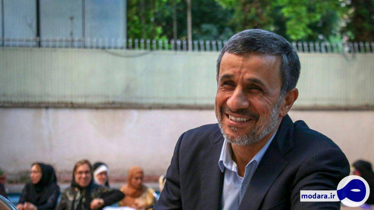 آیت الله مسعودی خمینی: احمدی نژاد در قم دست و پای بیهوده می زند/ او باید در سالهای پایانی عمر در منزل بماند و با خدا راز و نیاز کند