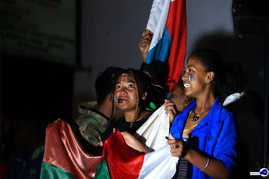 تصاویر تماشای فوتبال در ماداگاسکار