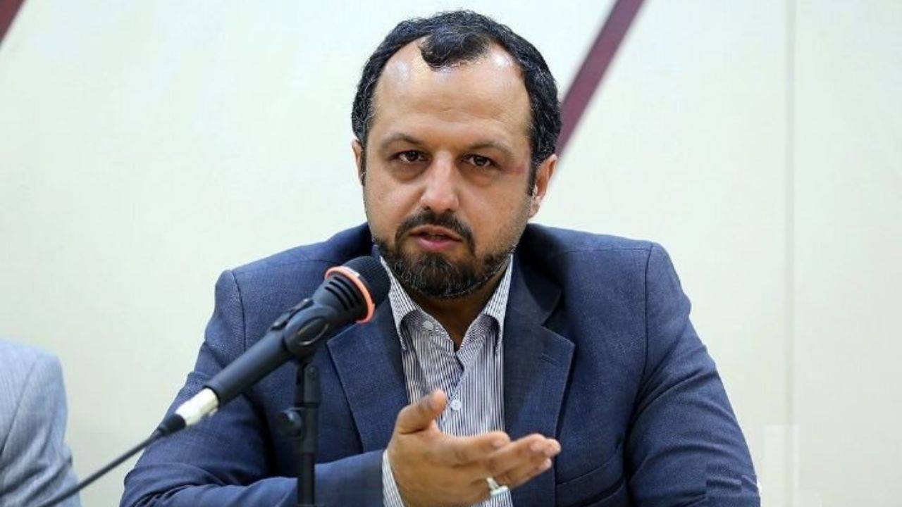 خاندوزی: بانک مرکزی برای ساماندهی بازار ارز برنامه جدی دارد