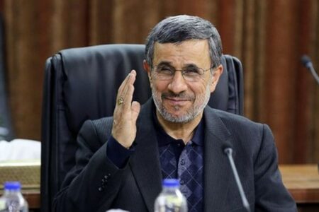محمود احمدی نژاد: از «وریا غفوری» حمایت می کنم/ برخورد با این بازیکن مایه تاسف است
