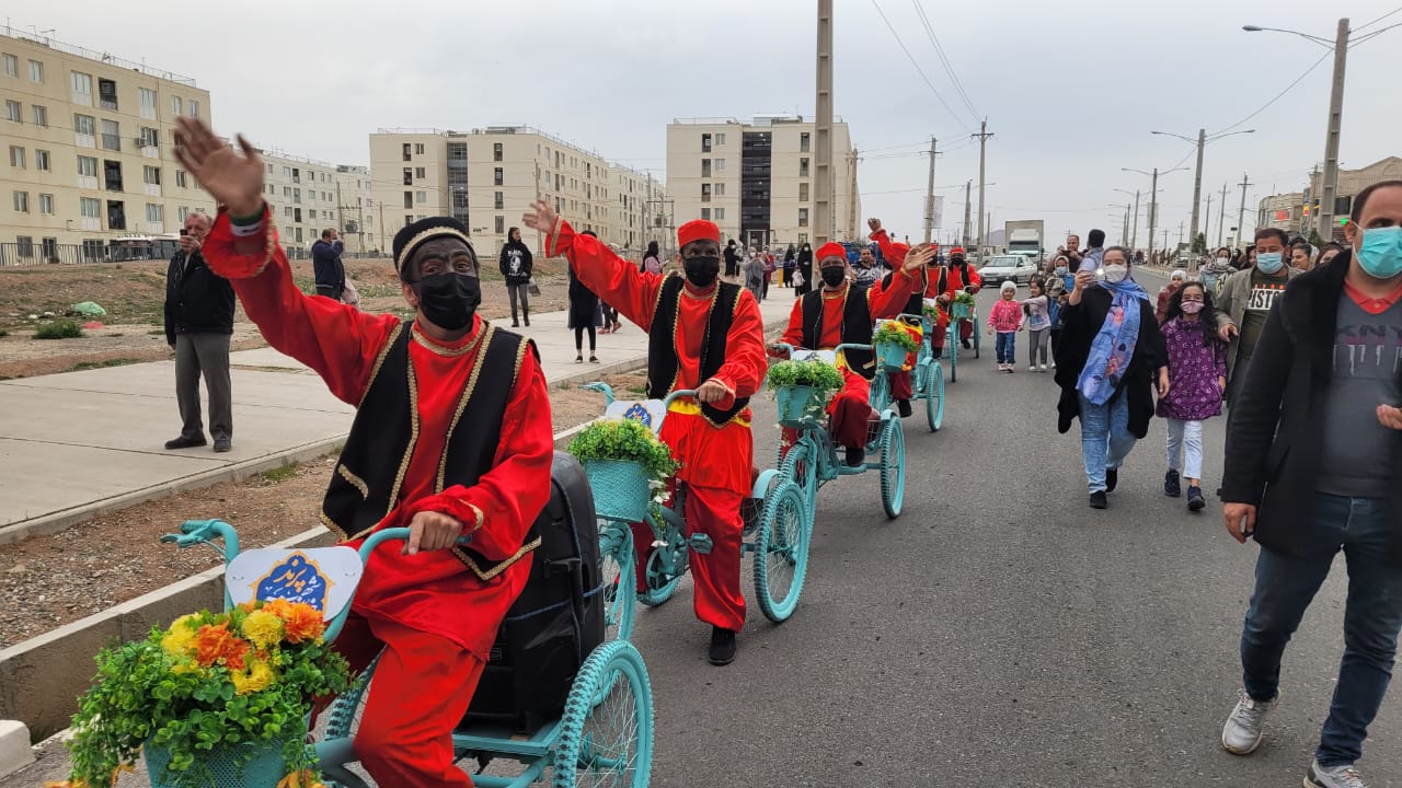 لبخند شادی بر چهره پُر مهرِ شهروندان پرند