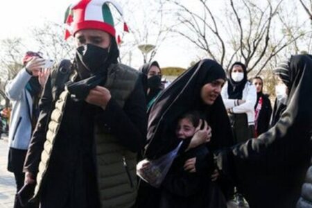 چه کسی دستور داد به صورت زنان اسپری فلفل به پاشند؟