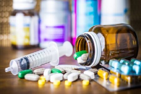 قیمت دارو در دولت رئیسی ۱۰۰ درصد افزایش یافت
