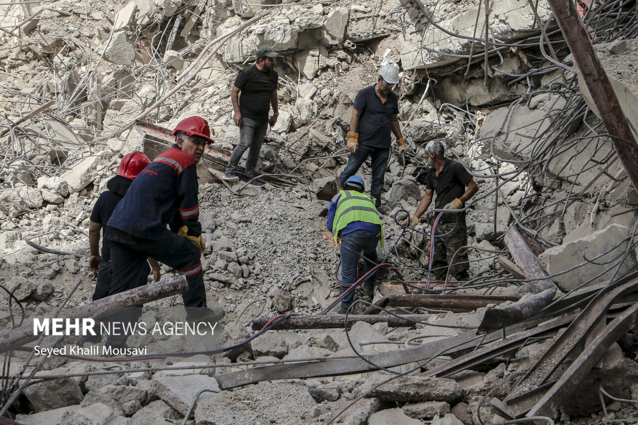 ۷ نفر همچنان زیر آوار متروپل مدفون هستند/ آخرین آمار جان باختگان اعلام شد