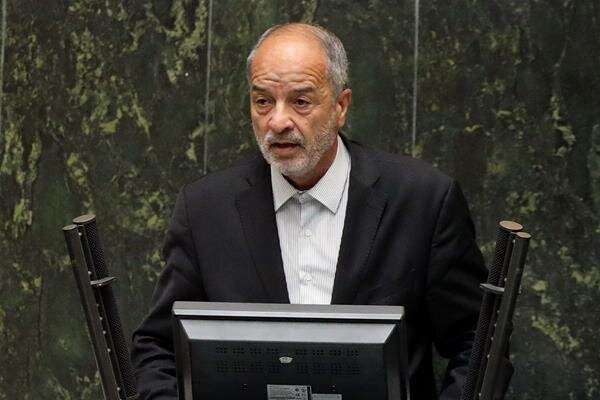نماینده مجلس: گَشت‌های اِرشاد جدید فقط در حد تذکر است دستگیری ندارد/ برخی دختران را به ترکیه می‌برند تا آرایش ضِداسلامی یاد بگیرند