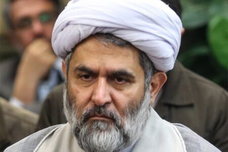 واکنش استاد دانشگاه به برکناری طائب از ریاست اطلاعات سپاه/ اشتریان: چرا برای یک مقام امنیتی سقف فعالیت تعیین نمی شود؟