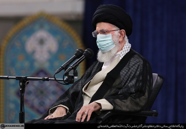 آیت الله خامنه ای خطاب به حجاج: به جای اینکه وقت خود را صرف خرید سوغاتی کنید، بروید دو رکعت نماز در مسجدالحرام بخوانید