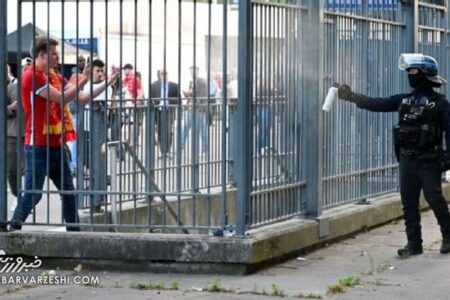 صداوسیما: دیدید در «اروپا» هم به صورت تماشاگران اسپری فلفل می پاشند؟