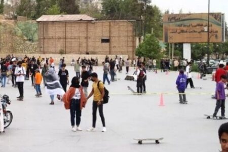 روزنامه همشهری: باید با کشف حجاب در شیراز برخورد قاطع کرد