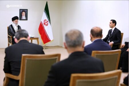 رهبری: سیاست دولت ایران، گسترش روابط با کشورهای همسایه است
