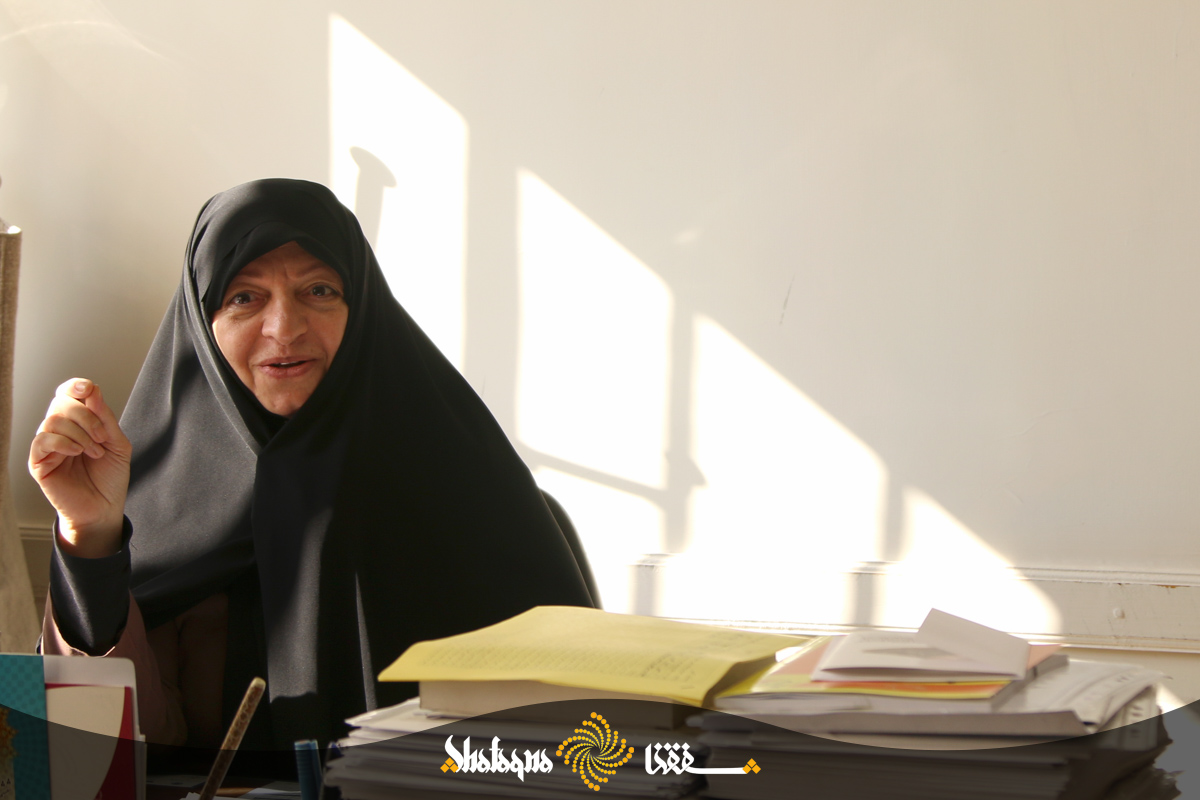 دختر شهید بهشتی : پدرم هرگز مرا وادار به داشتن حجاب نکردند