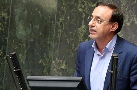نماینده مجلس: چرا هنوز در کشور ما دلار «آقــایی» می کند؟