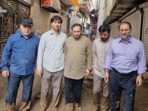 واکنش روزنامه جمهوری اسلامی به عکس نمایندگان در سیل: کدام انسان سیل‌زده‌ای در این شرایط عکس یادگاری می گیرد؟