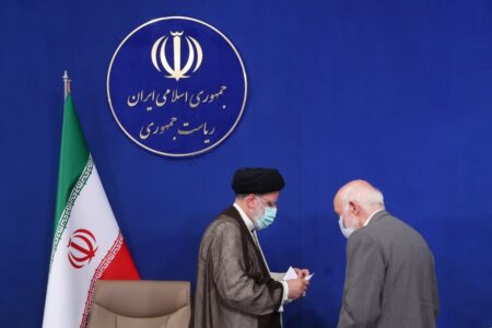 نامه انتقادی احمد توکلی به رئیسی: کدامیک از این ستمگری‌ها را می‌توانید پاسخ دهید؟/ این کار شما تمام مبارزات ضد فقر را به باد میدهد