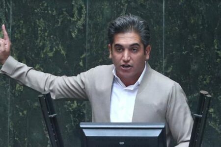 نماینده مجلس: هنوز ارز ترجیحی دارو حذف نشده/ دولت در حوزه دارو هم باید «جراحی اقتصادی» انجام دهد