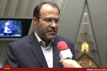نماینده مجلس: به مردم دروغ می گویند که اگر وزارت بازرگانی تشکیل شود مشکلات هَم حل می‌شود