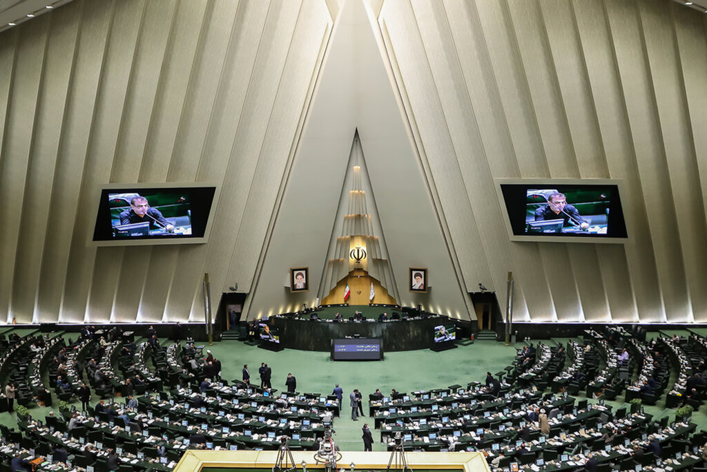 جنجال در مجلس: نماینده مهاباد: وزیر کشور پاسخگوی این وضعیت باشد/ چه کسانی به مردم تیر جنگی شلیک کردند؟/ سردار جوکار: ‌فتنه برپا نکنیم