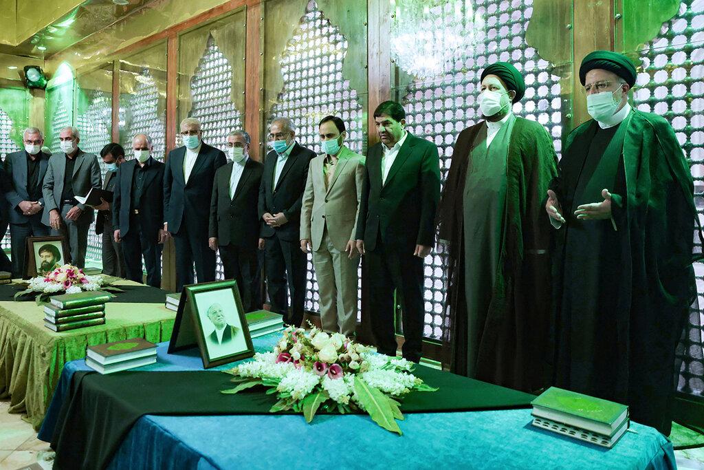 حضور رئیسی و اعضای هیات دولت بر سر مزار هاشمی رفسنجانی