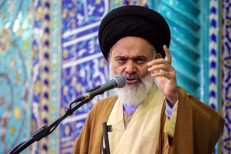 امام جمعه قم: اگر آمریکا هم آدم شود، مانعی برای رابطه نداریم؛ فقط اسرائیل استثناست