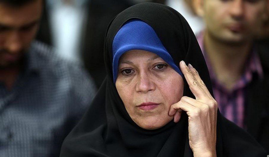 انتقاد وکیل «فائزه هاشمی» از اطلاع رسانی درباره حکم موکلش