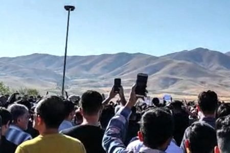 متفرق‌کردن مردم با شلیک گاز اشک‌آور در سقز