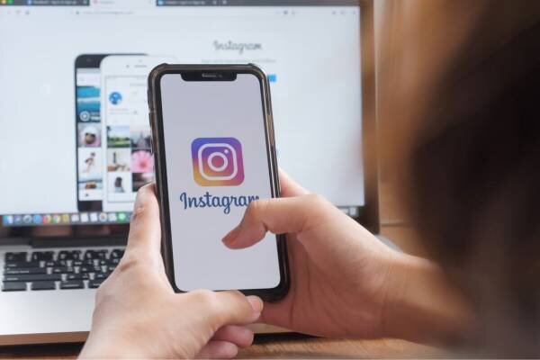 فعالیت روحانیون و مداحان در اینستاگرام مانند تبلیغ در دارالکفر است