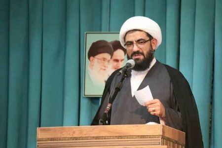 خطیب جمعه همدان : میدان را باز کنید و بگذارید دختران خودشان انتخاب کنند/نیروی انتظامی از تجهیزاتشان استفاده و از خود دفاع کنند اما به خاطر مردم این کار را نکردند و آسیب جدی دیدند